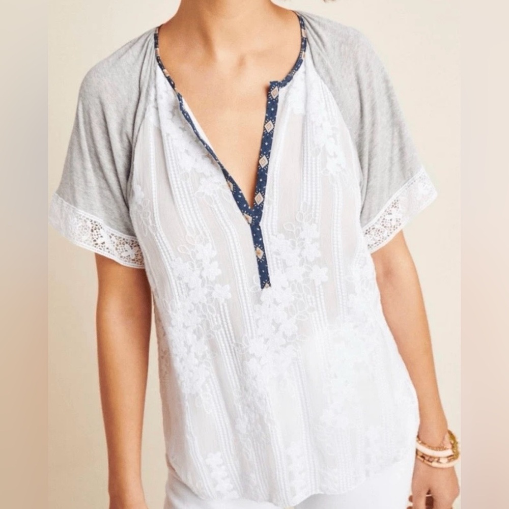 Anthropologie Tiny Dulcinea White/Gray Embroidered Lace Hem Sleeve Top L Boho